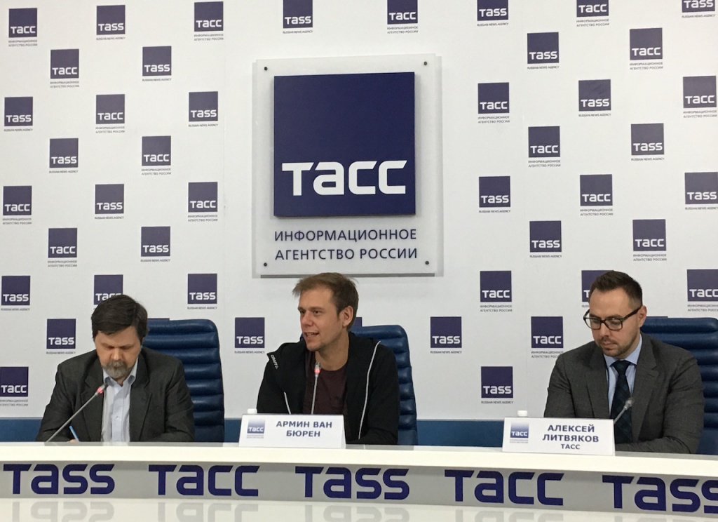 На прессс-конференции.JPG